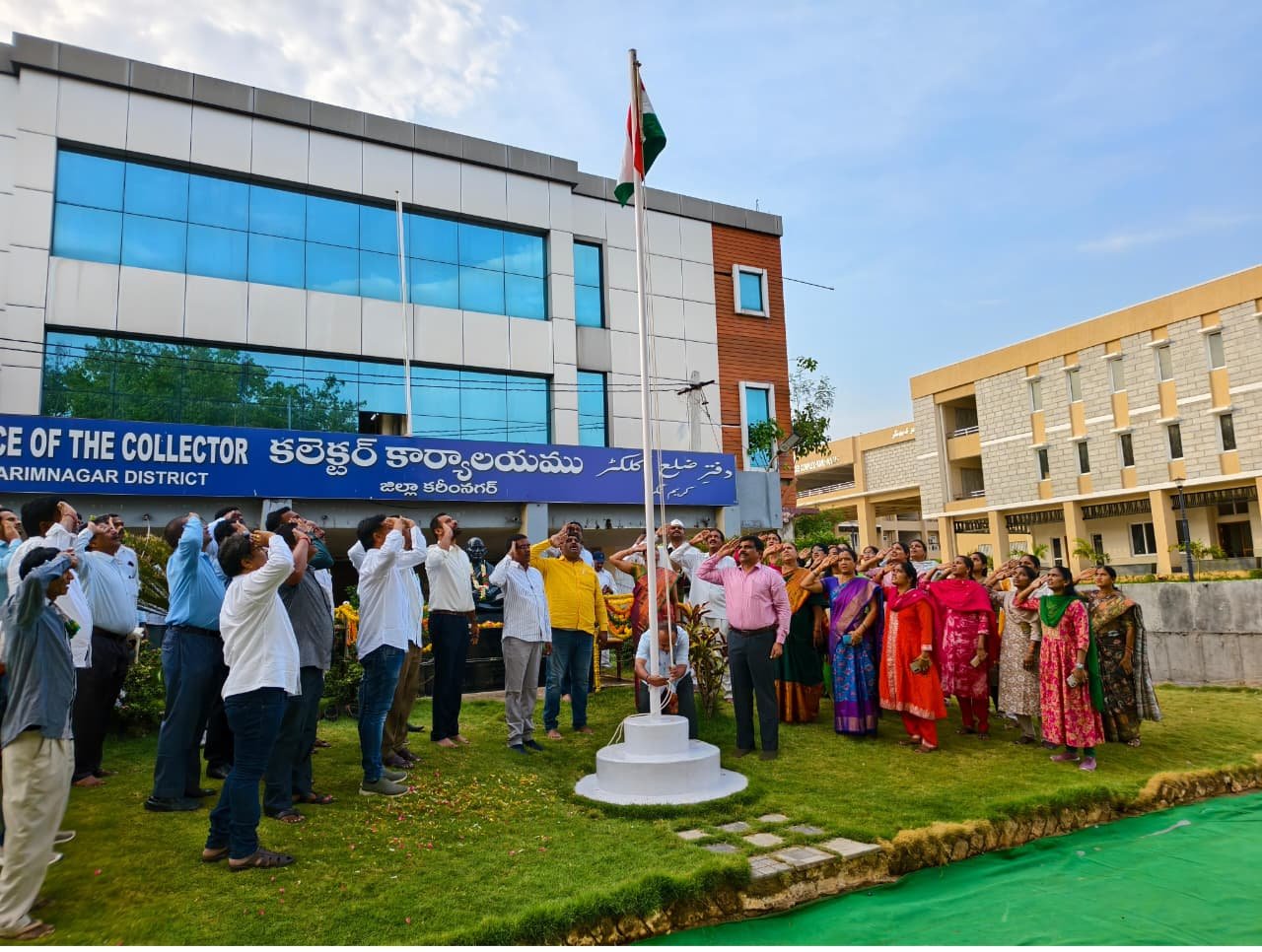 తెలంగాణ రాష్ట్ర అవతరణ దినోత్సవాన్ని పురస్కరించుకొని జిల్లా ప్రజలందరికీ నా హృదయపూర్వక శుభాకాంక్షలు. 